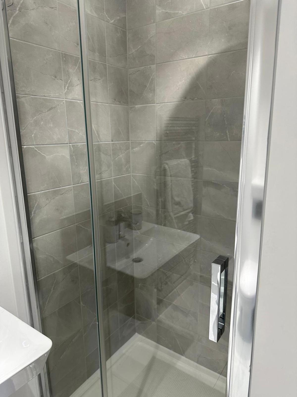 Lush King Ensuite In A Shared Home 曼彻斯特 外观 照片
