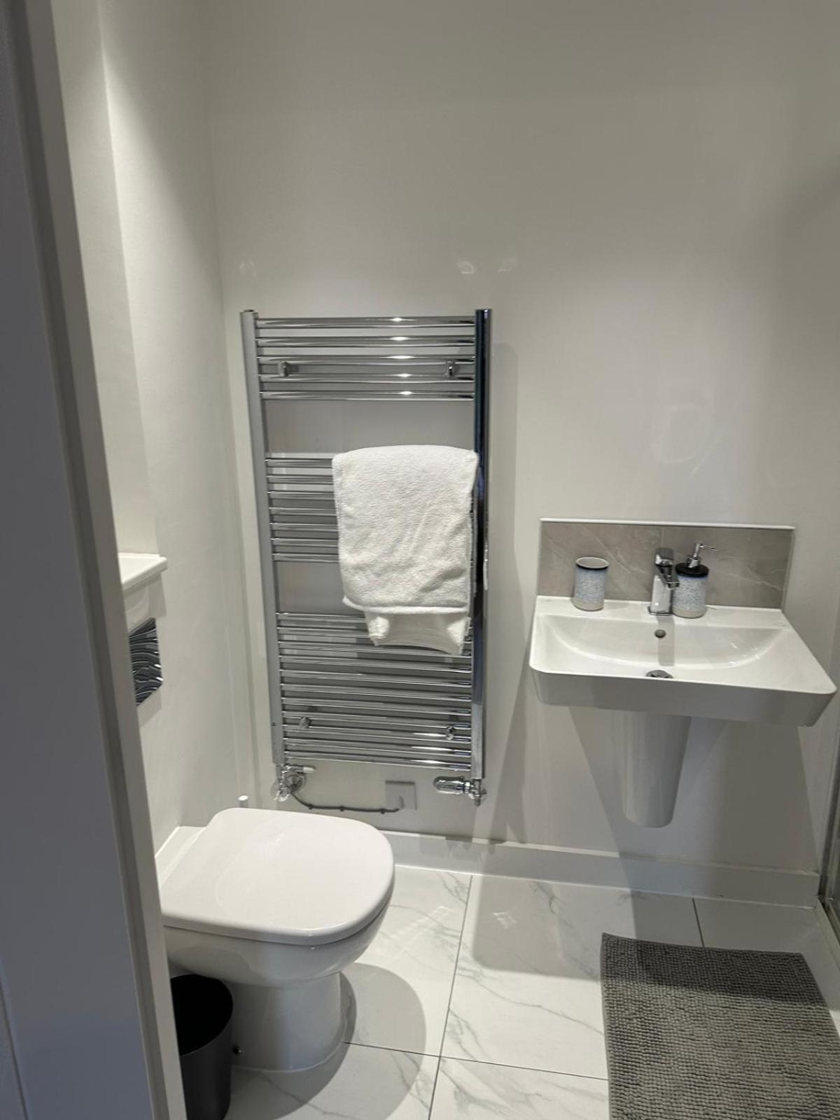 Lush King Ensuite In A Shared Home 曼彻斯特 外观 照片