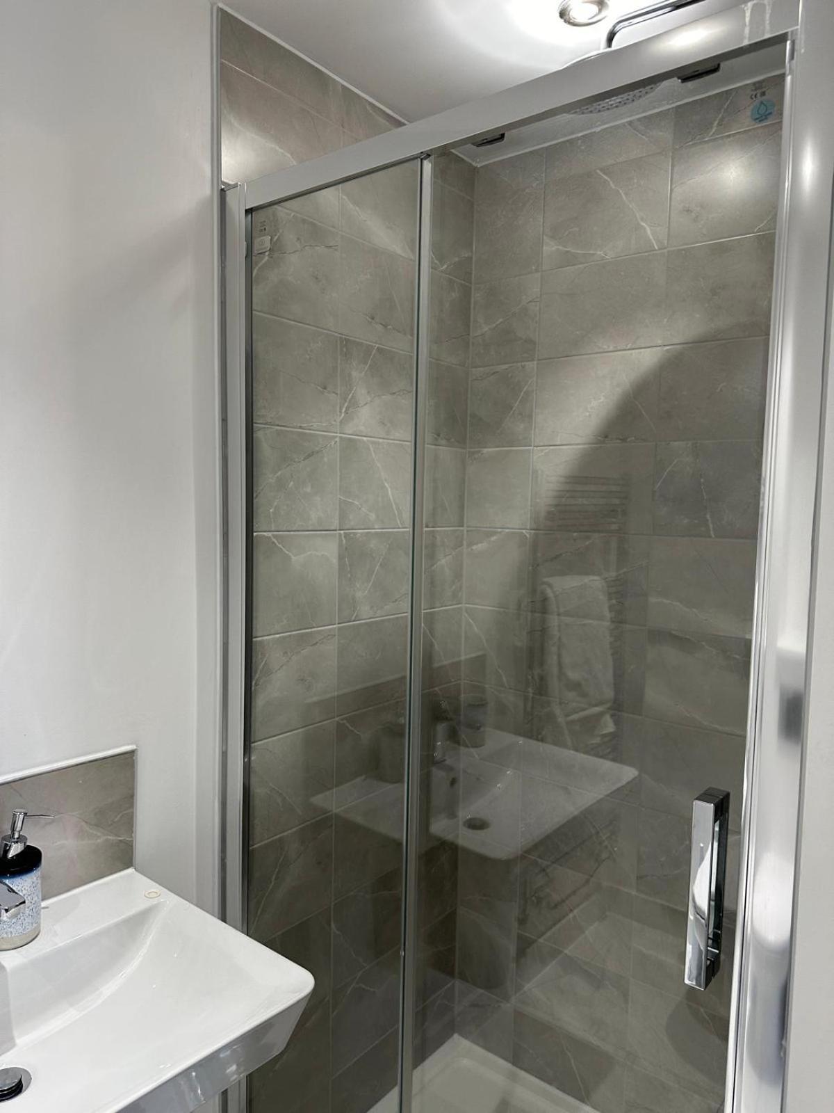 Lush King Ensuite In A Shared Home 曼彻斯特 外观 照片